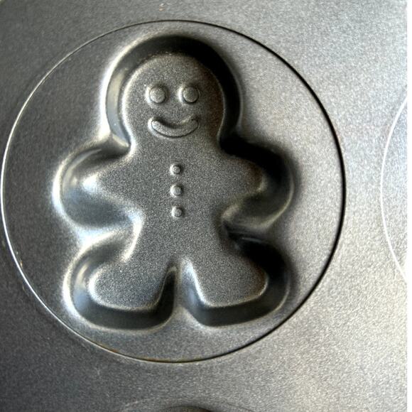 Wilton Non-Stick Cookie Pan Gingerbread Boy and Christmas Tree - Picture 7 of 8